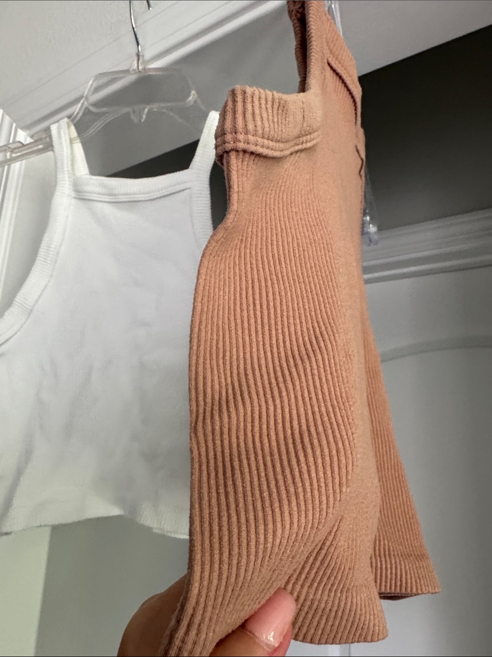 Ribbed Halter Crop Top - White & Brown - Picture 2 of 6